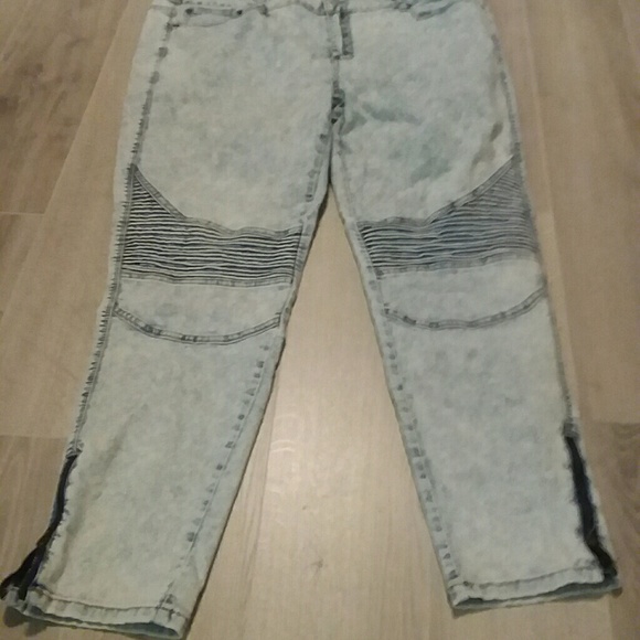 Deb Denim - Acid wash jean with side ankle zip and knee detail